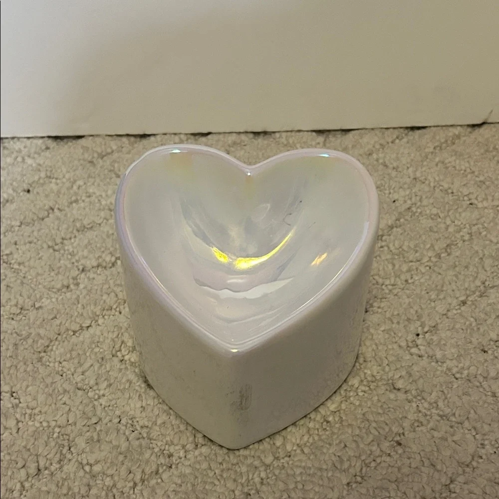 Iridescent Heart-Shaped Cat Bowl. - Picture 1 of 4
